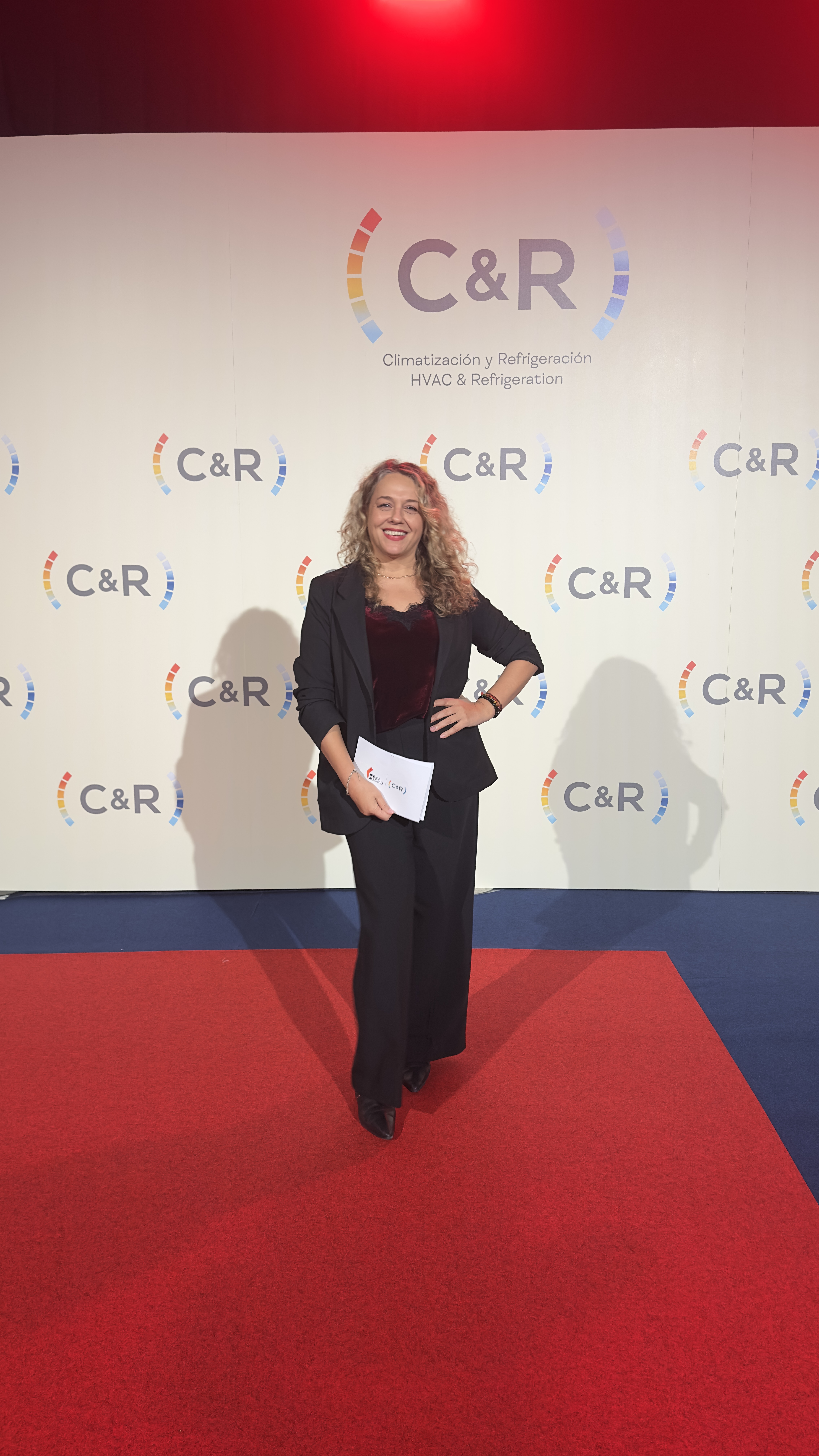 Presentadora Almudena Navarro en los Premios C&R 2025, IFEMA Madrid