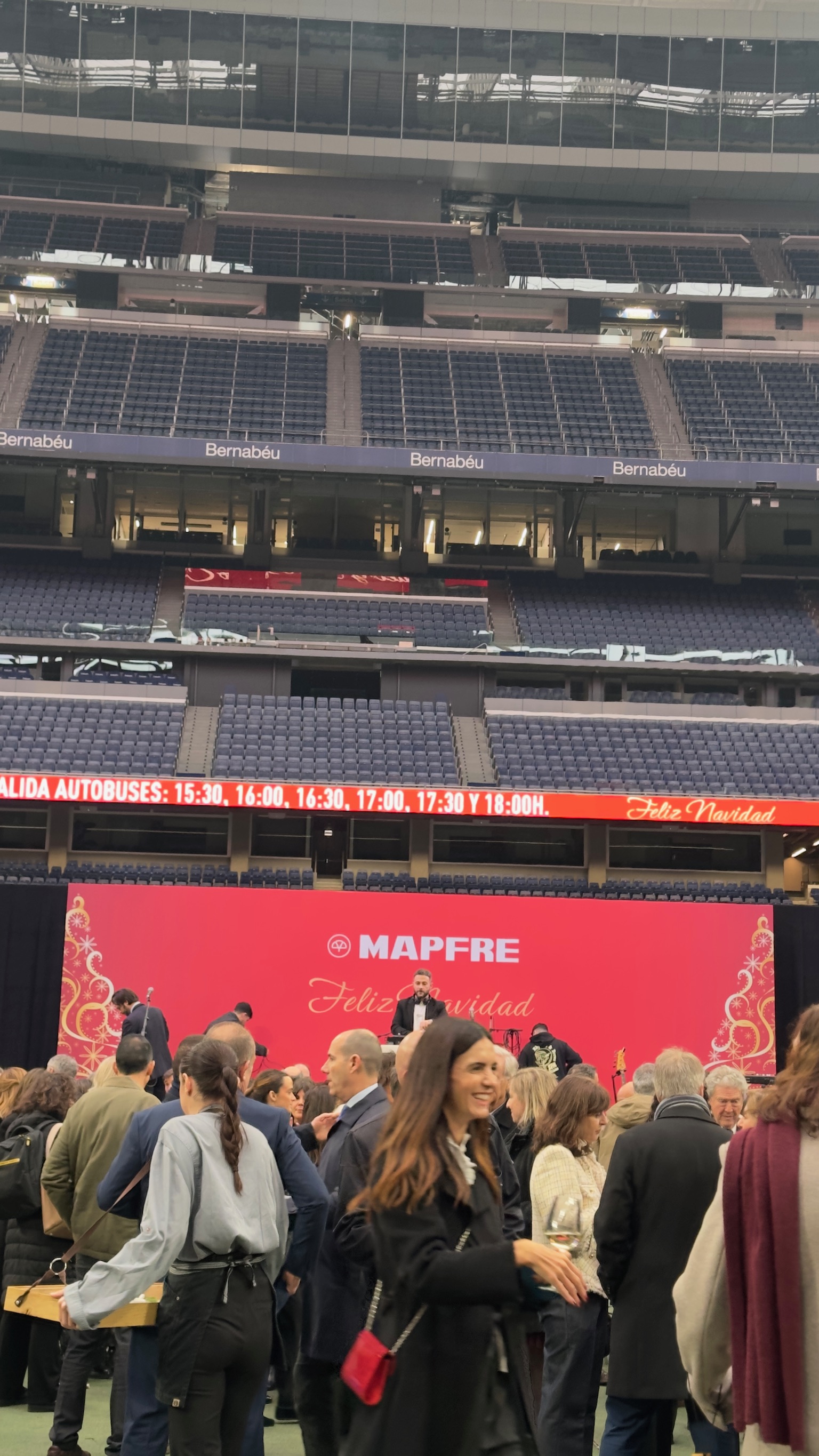 DJ en el cóctel de Navidad MAPFRE en el Estadio Santiago Bernabéu, Madrid