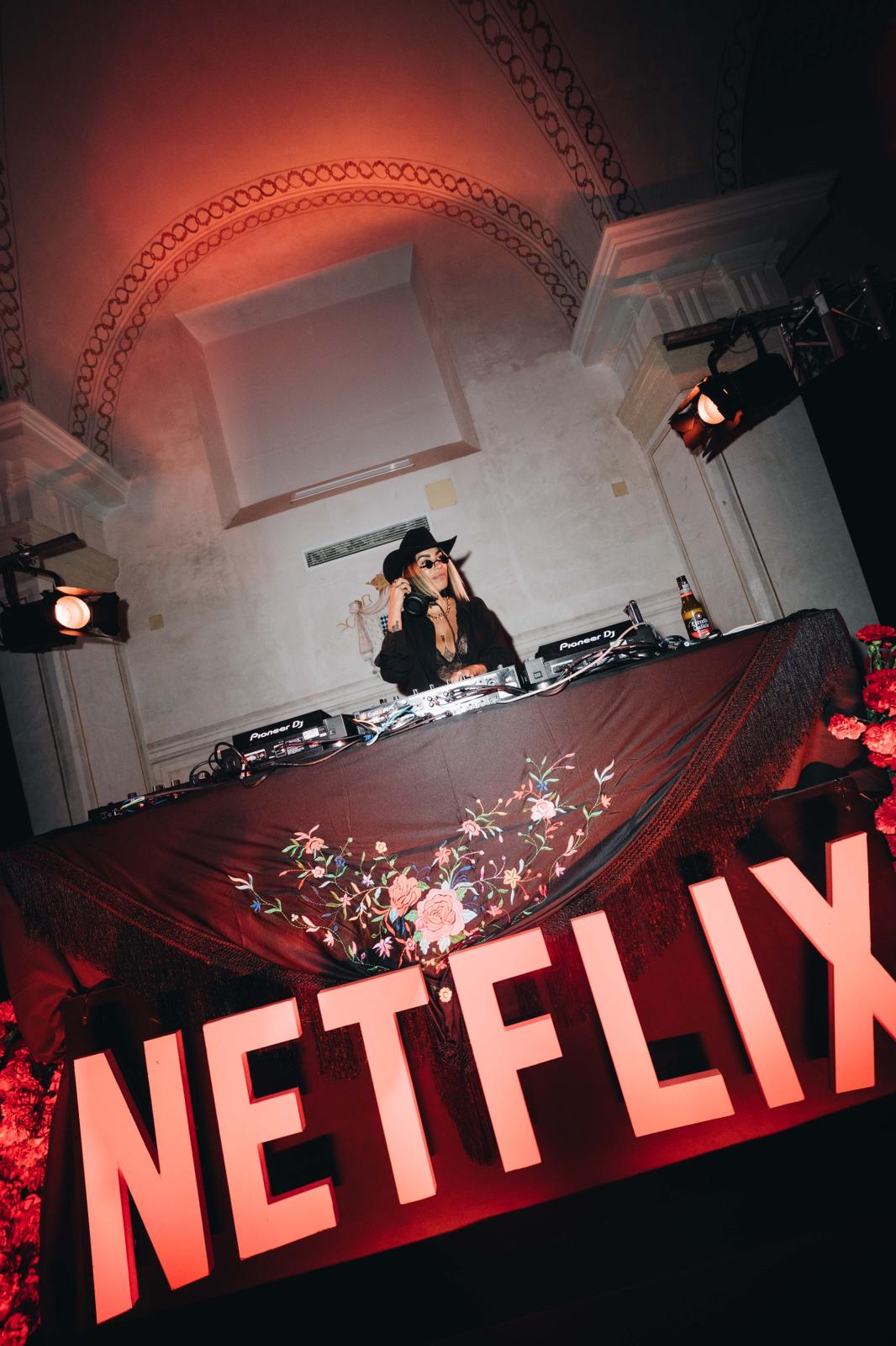 DJ Claudia León en el evento Netflix Berlín en Casa Pilatos, Sevilla