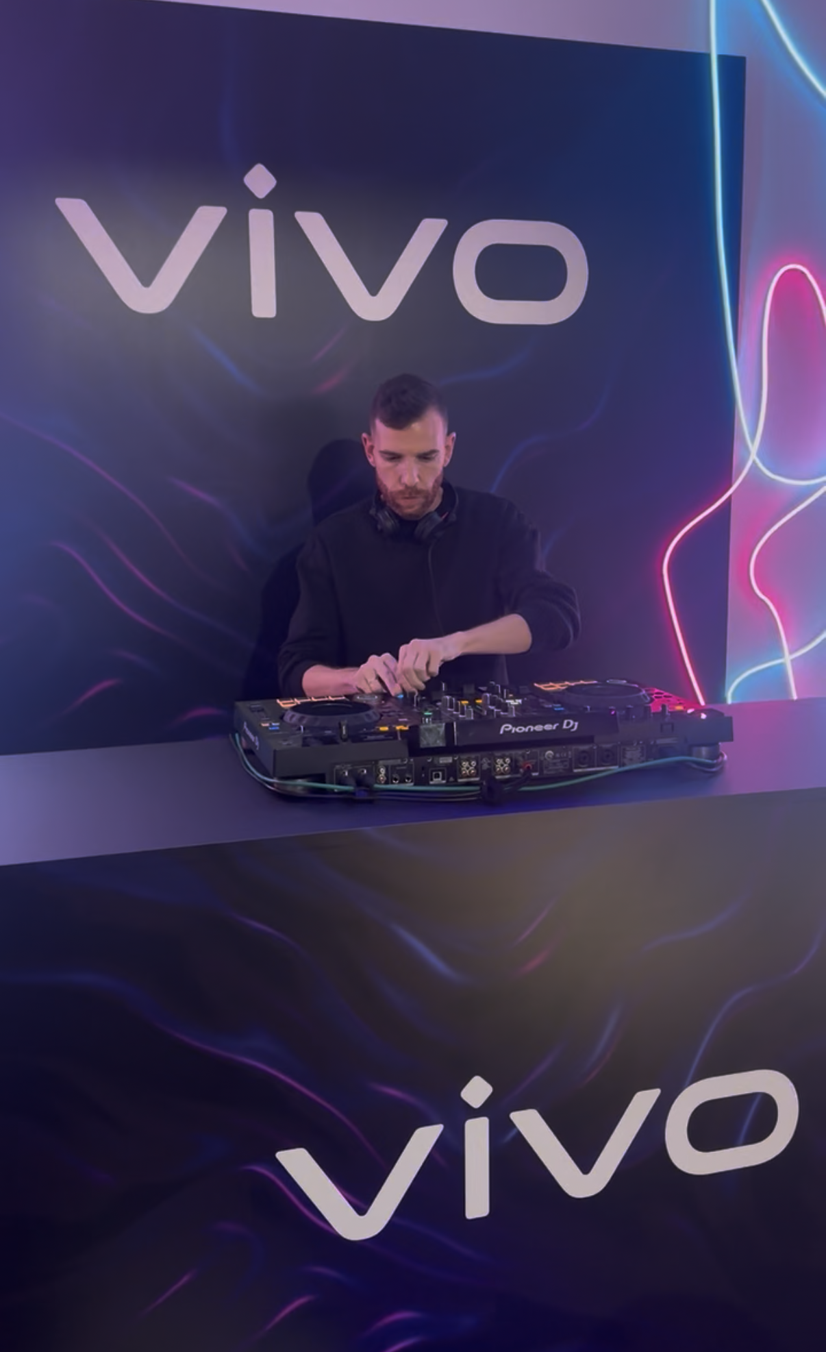 DJ en directo en la experiencia de marca Vivo × Katy Perry, Madrid